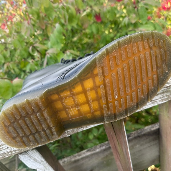 Dr. Martin Boots Women’s Size 7 - Picture 4 of 4